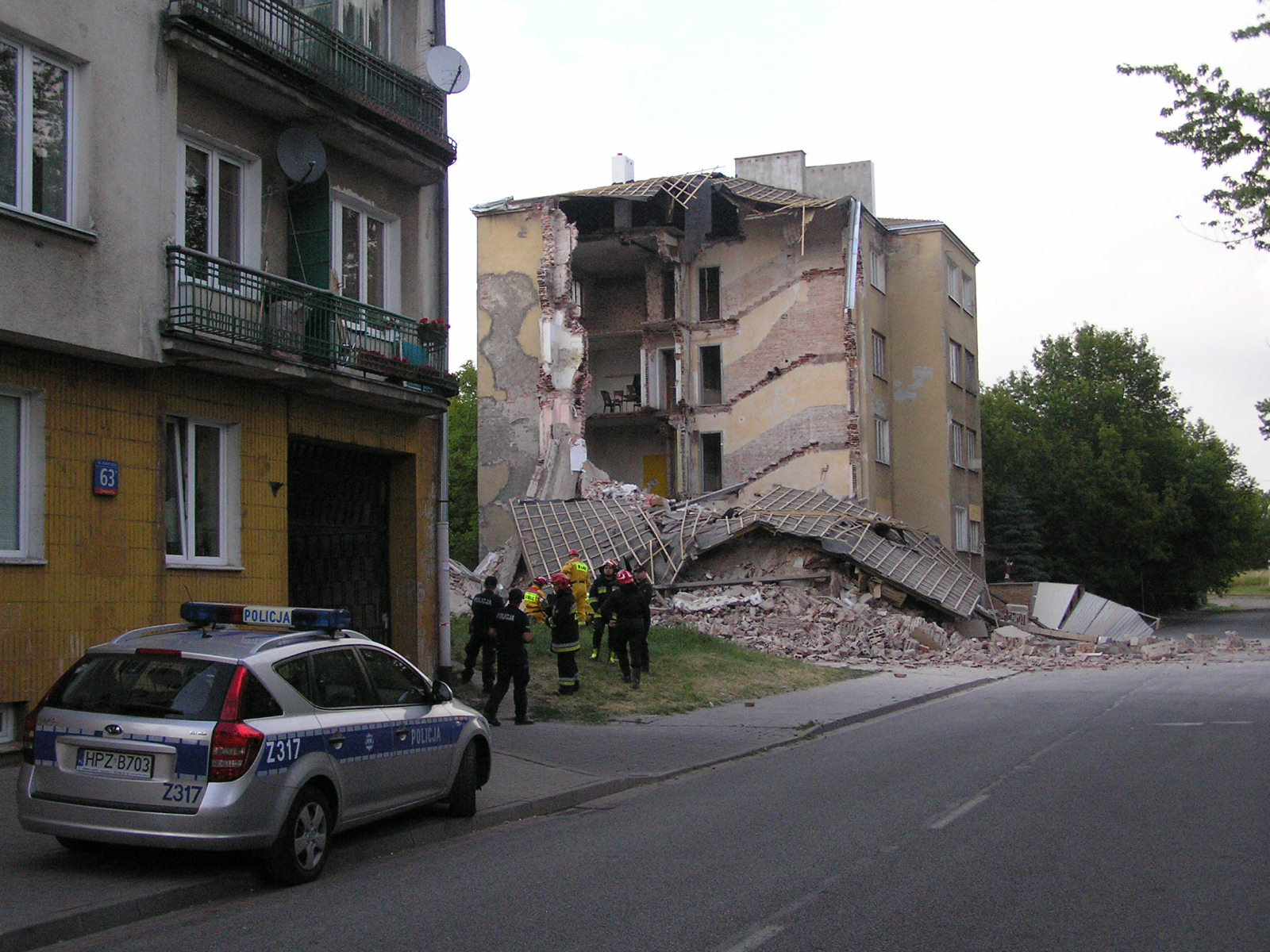 Zawalił się fragment kamienicy przy Kawęczyńskiej 67 